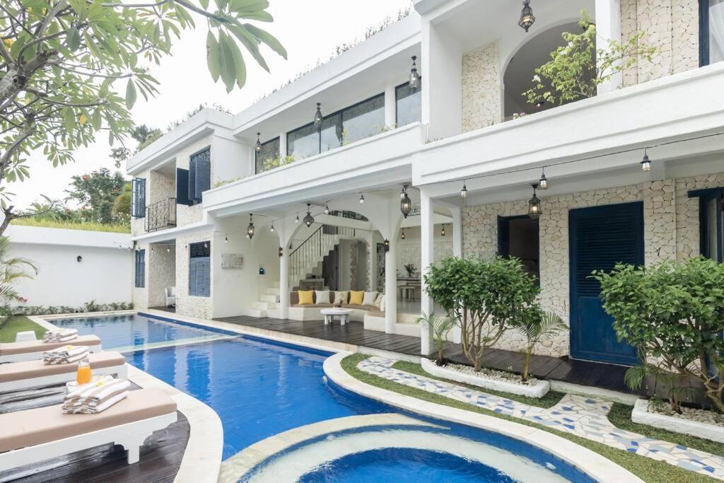 Tyche - Luxury In Near Villa
