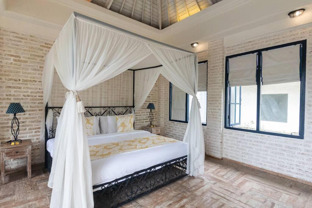 Tyche - Luxury In Near Villa