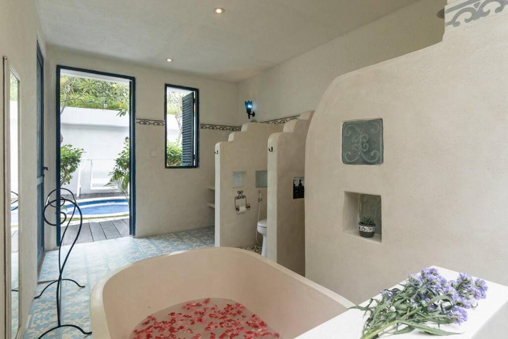 Tyche - Luxury In Near Villa
