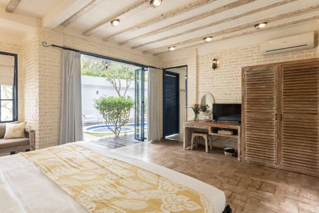 Tyche - Luxury In Near Villa