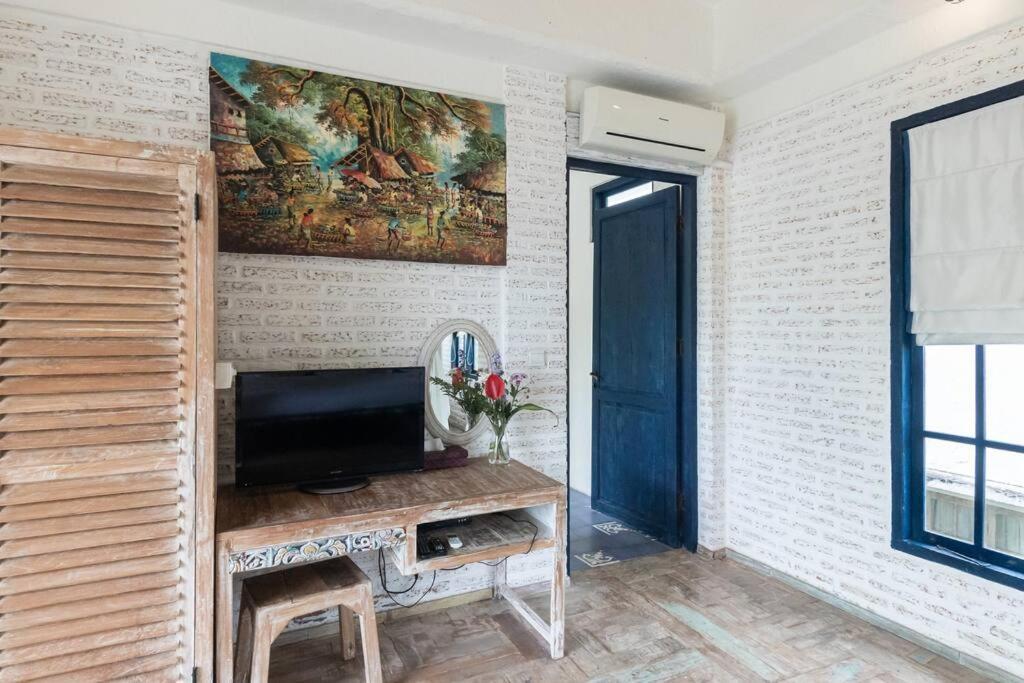 Tyche - Luxury In Near Villa
